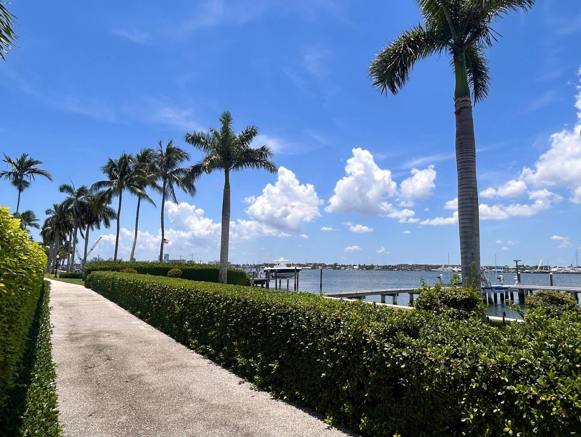 Multiple entries to access the Bike Path and Ocean