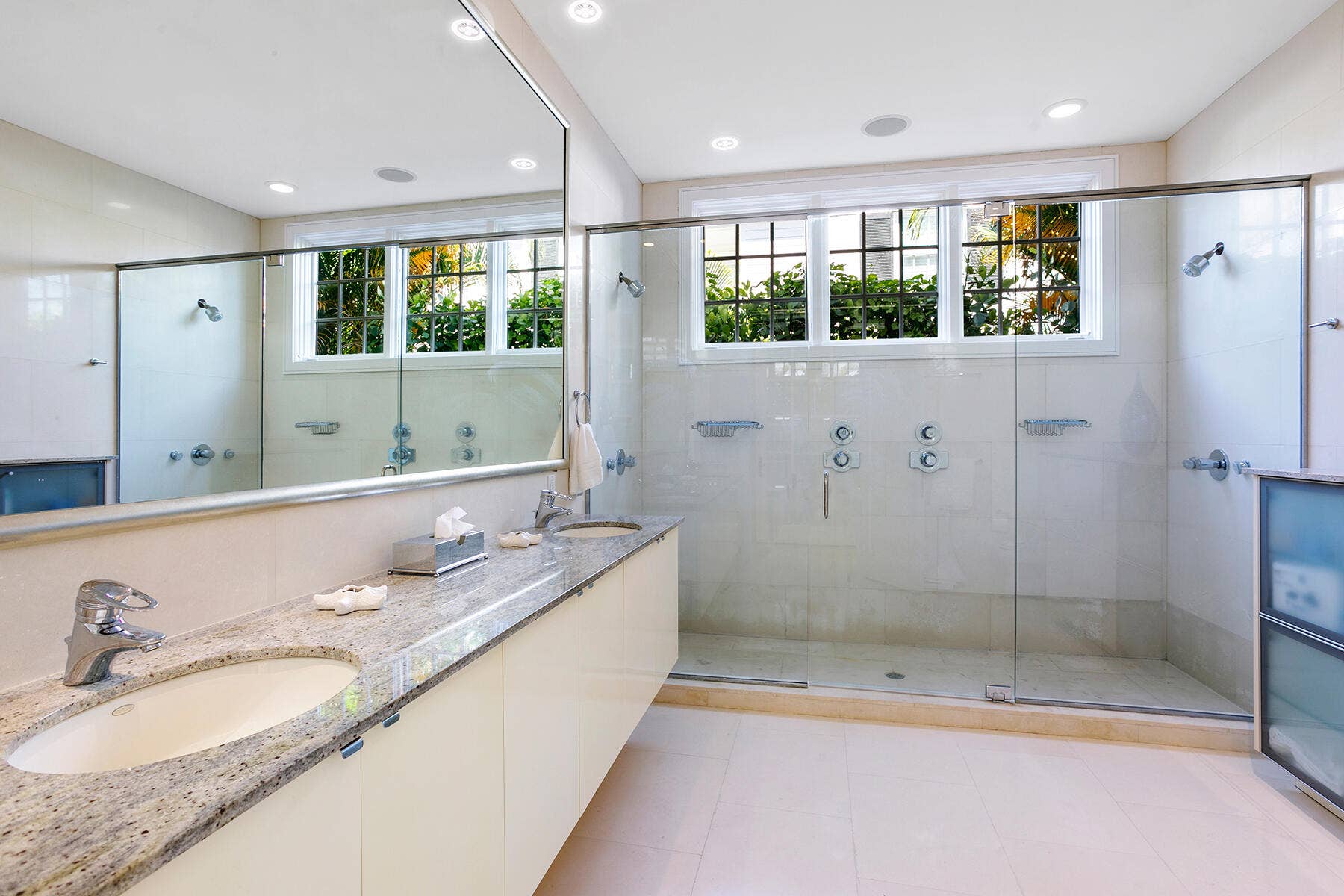 222 Monterey Road, Palm Beach, FL 33480 Expansive Primary Bath