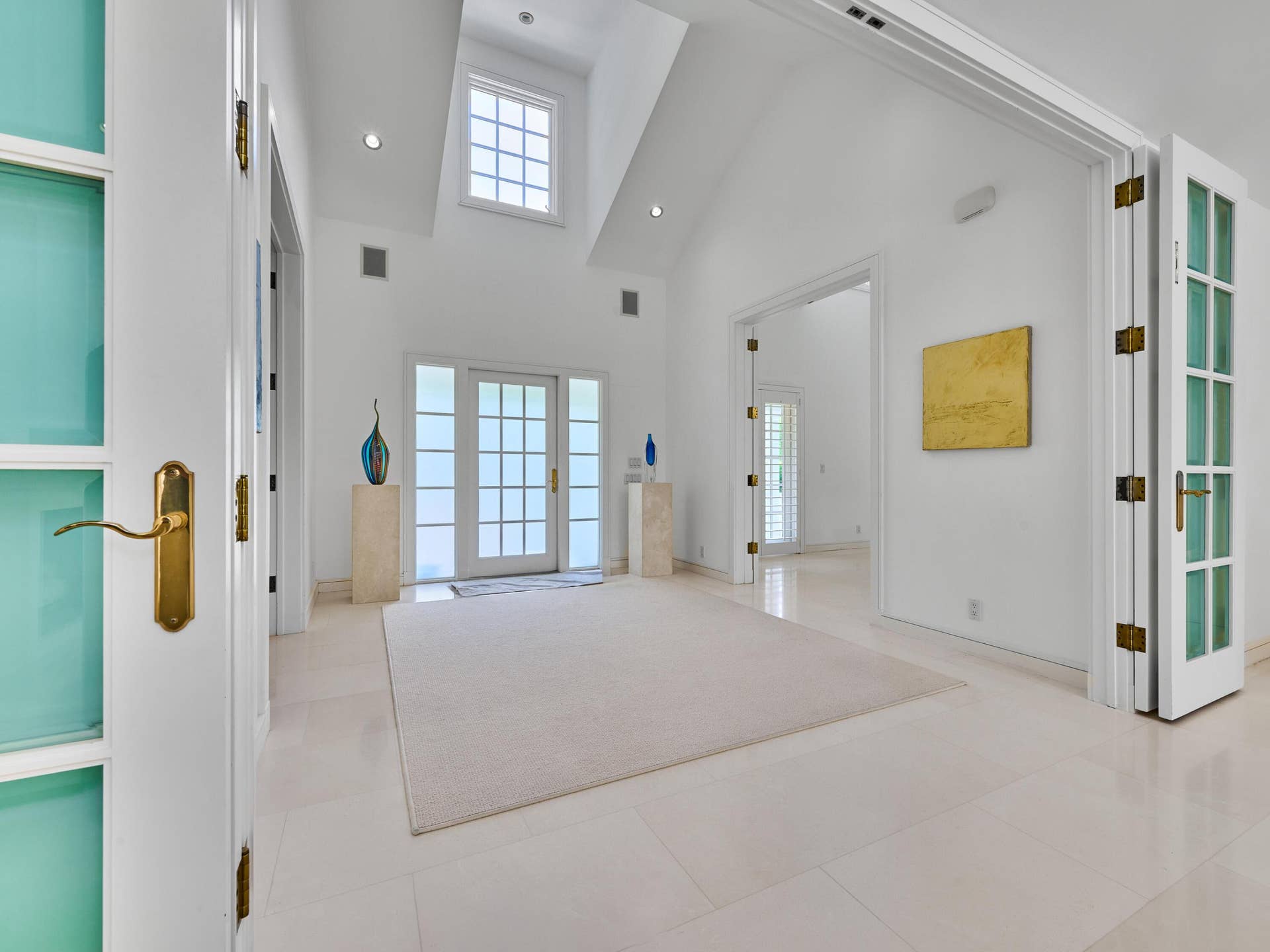 Soaring ceilings and striking architectural volume, create a sophisticated transition from the home's classic Coastal Colonial exterior to its bright, contemporary interior.