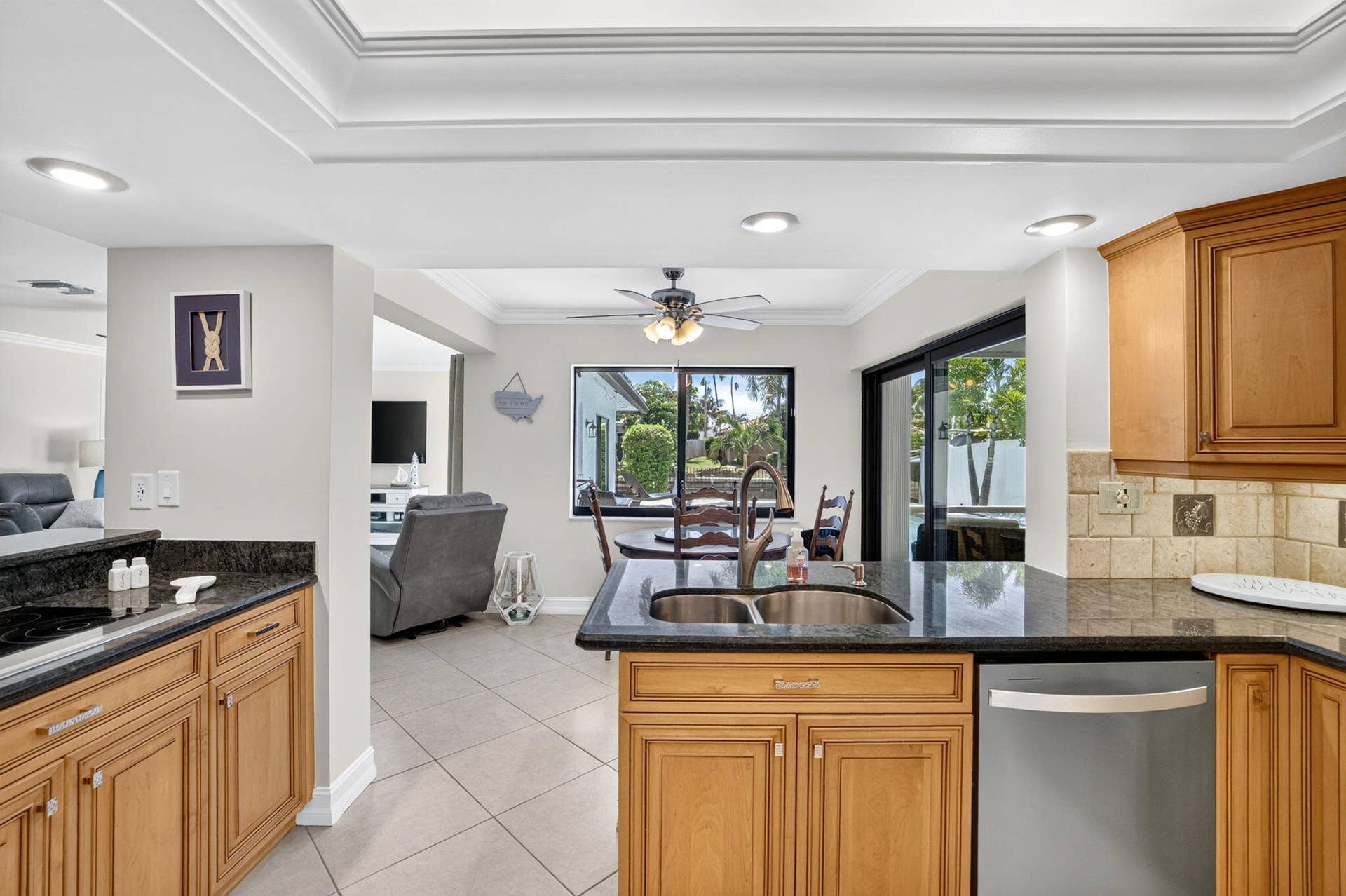 5570 NE 26th Ave 15