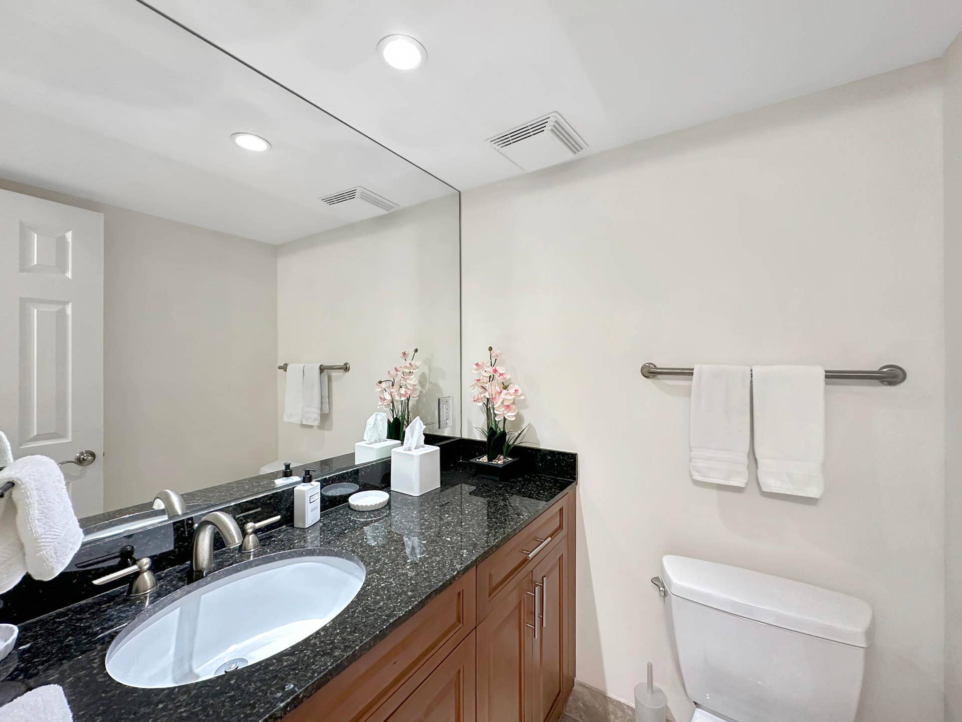 3000 N Ocean Drive, #20 B, Singer Island, FL 33404 Powder Room