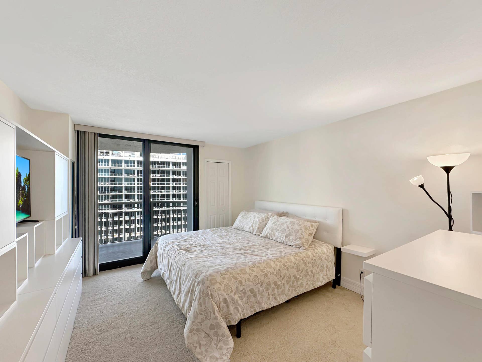 3000 N Ocean Drive, #20 B, Singer Island, FL 33404 Bedroom w/ King Bed