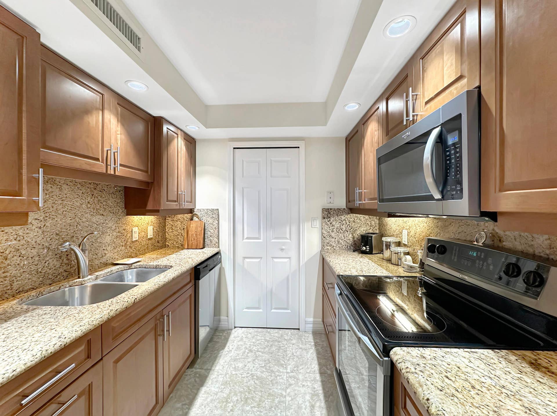 3000 N Ocean Drive, #20 B, Singer Island, FL 33404 Kitchen