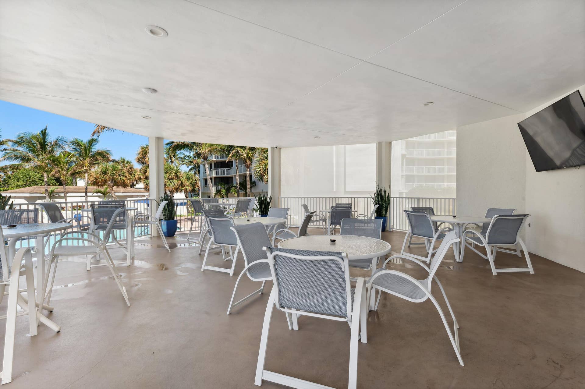 3000 N Ocean Drive, #20 B, Singer Island, FL 33404 17. Gazebo Covered Seating