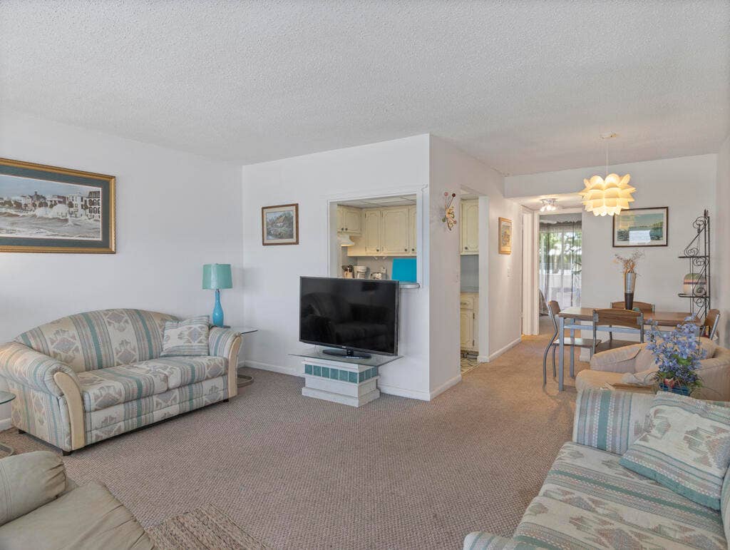 67 Sussex C, #67, West Palm Beach, FL 33417 Living Room