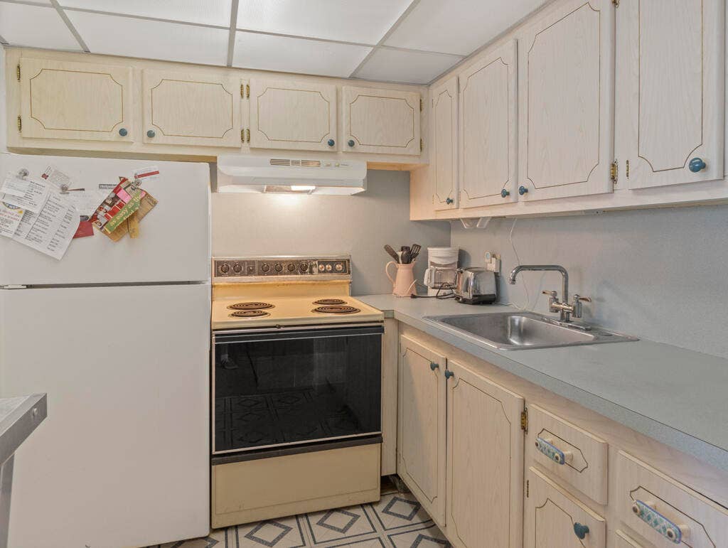 67 Sussex C, #67, West Palm Beach, FL 33417 Kitchen