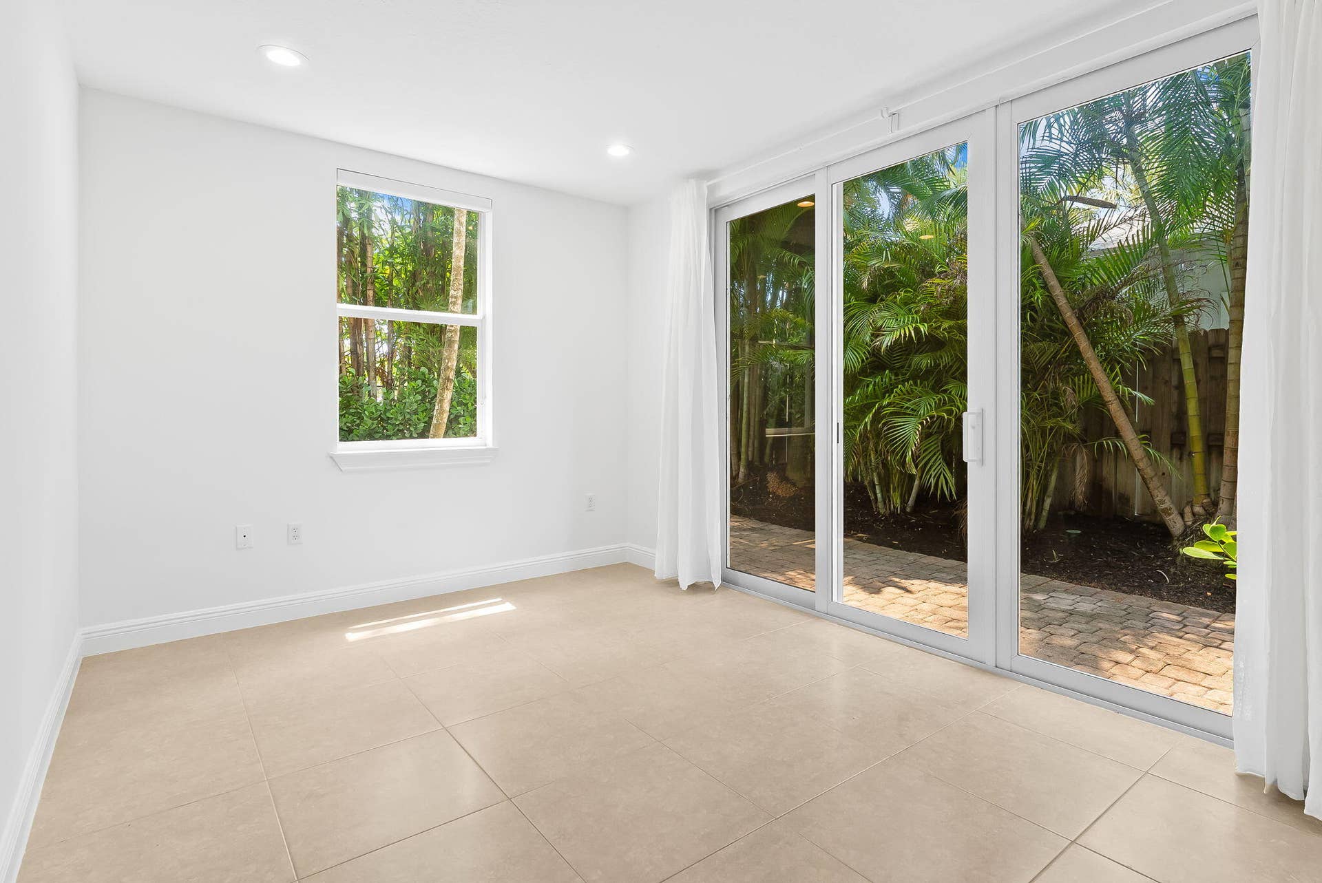 725 SW 4th Avenue, Fort Lauderdale, FL 33315 29-web-or-mls-DSC01373