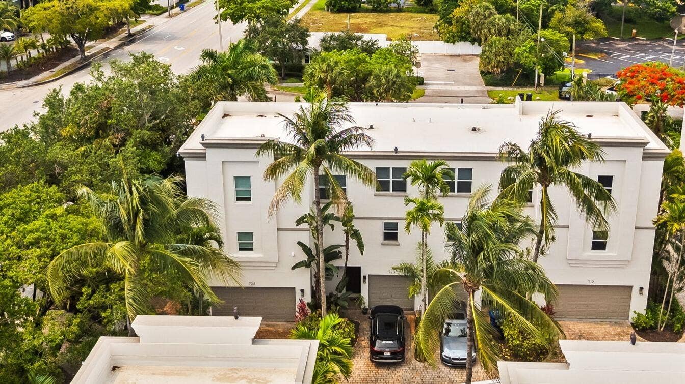 725 SW 4th Avenue, Fort Lauderdale, FL 33315 large-019edb54-8fc2-72c7-aa9a-f3a10aee03