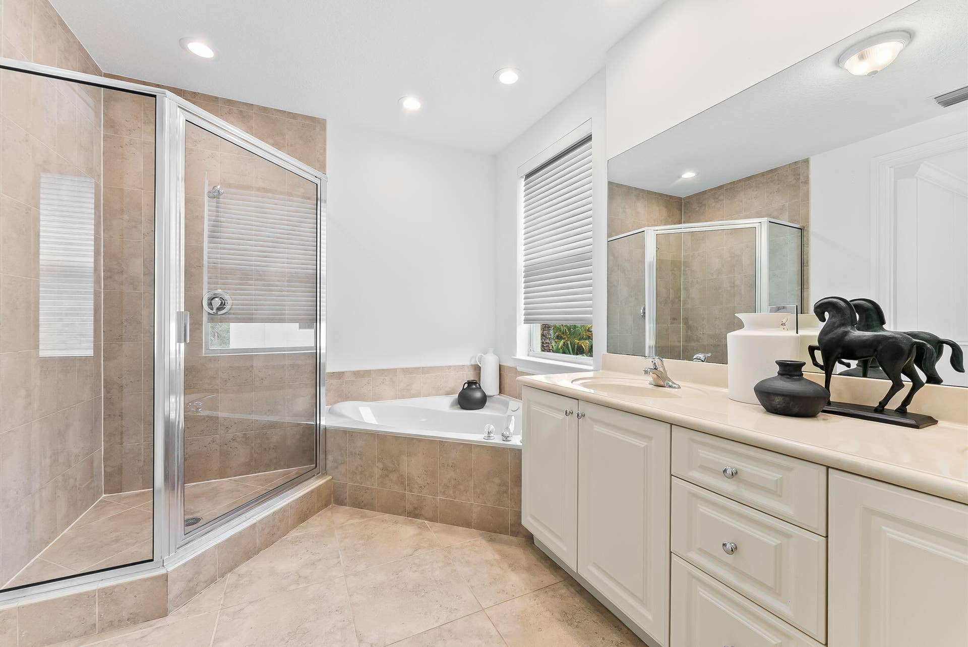 725 SW 4th Avenue, Fort Lauderdale, FL 33315 18-web-or-mls-DSC01330
