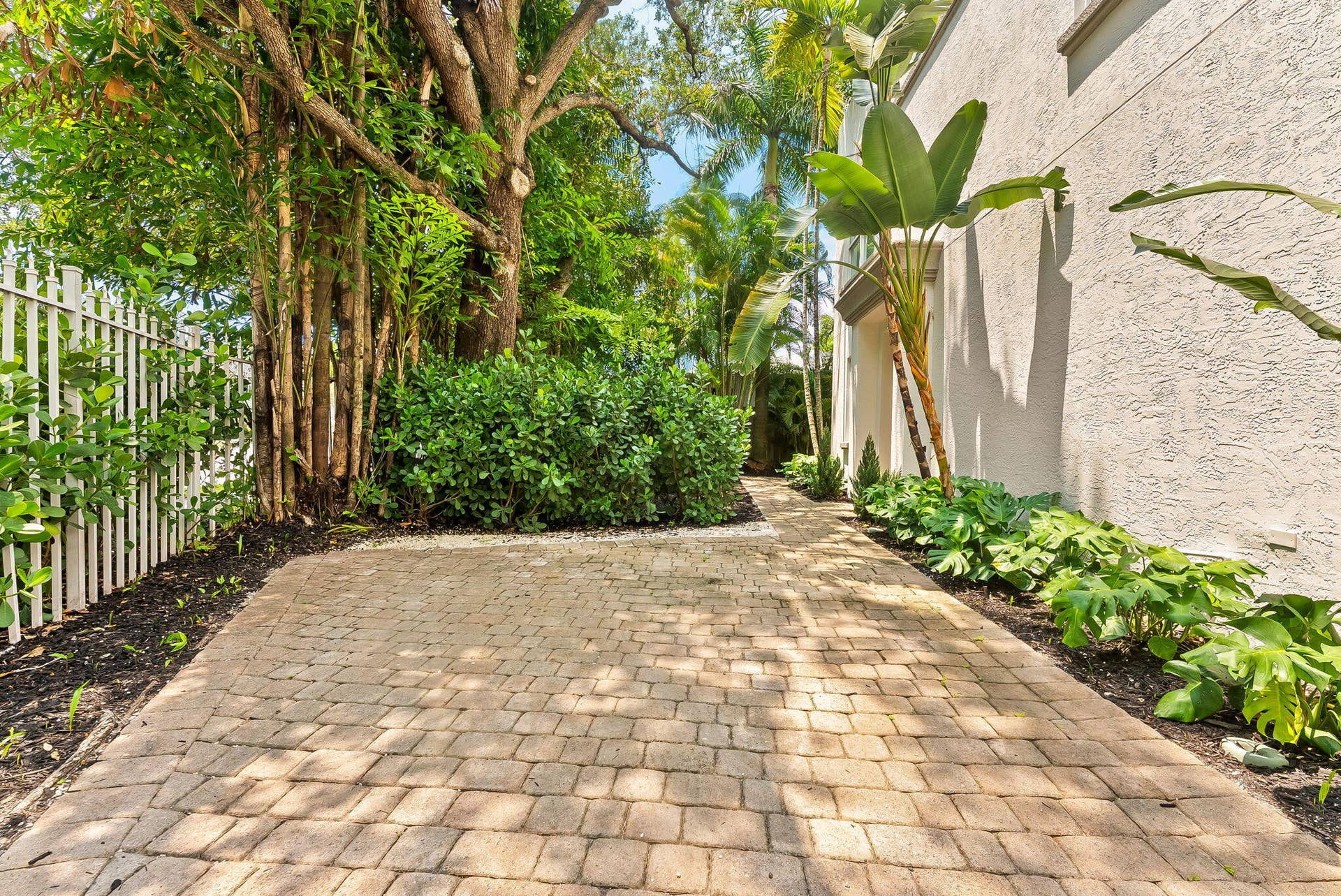 725 SW 4th Avenue, Fort Lauderdale, FL 33315 36-web-or-mls-DSC01412