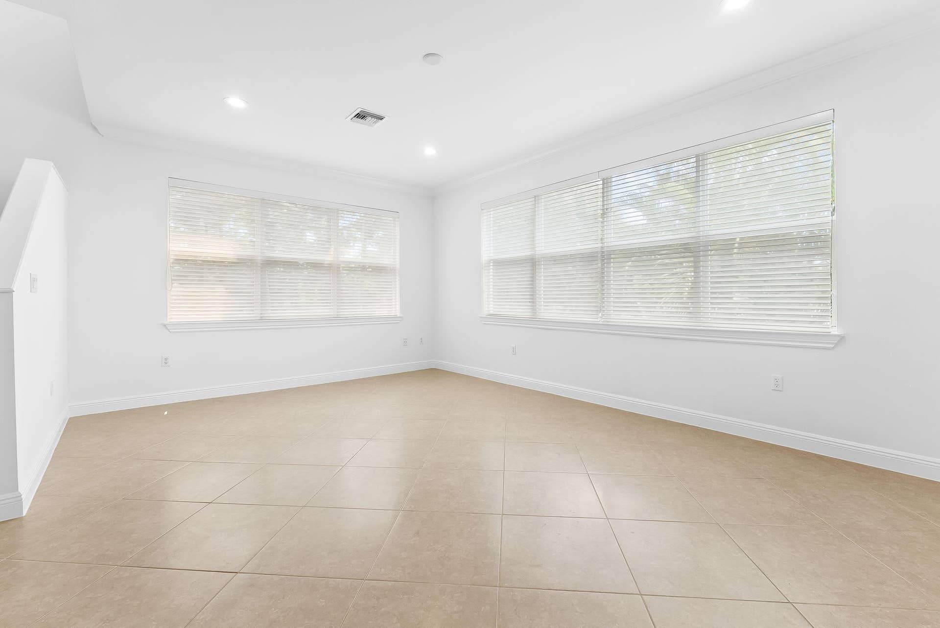 725 SW 4th Avenue, Fort Lauderdale, FL 33315 33-web-or-mls-DSC01402