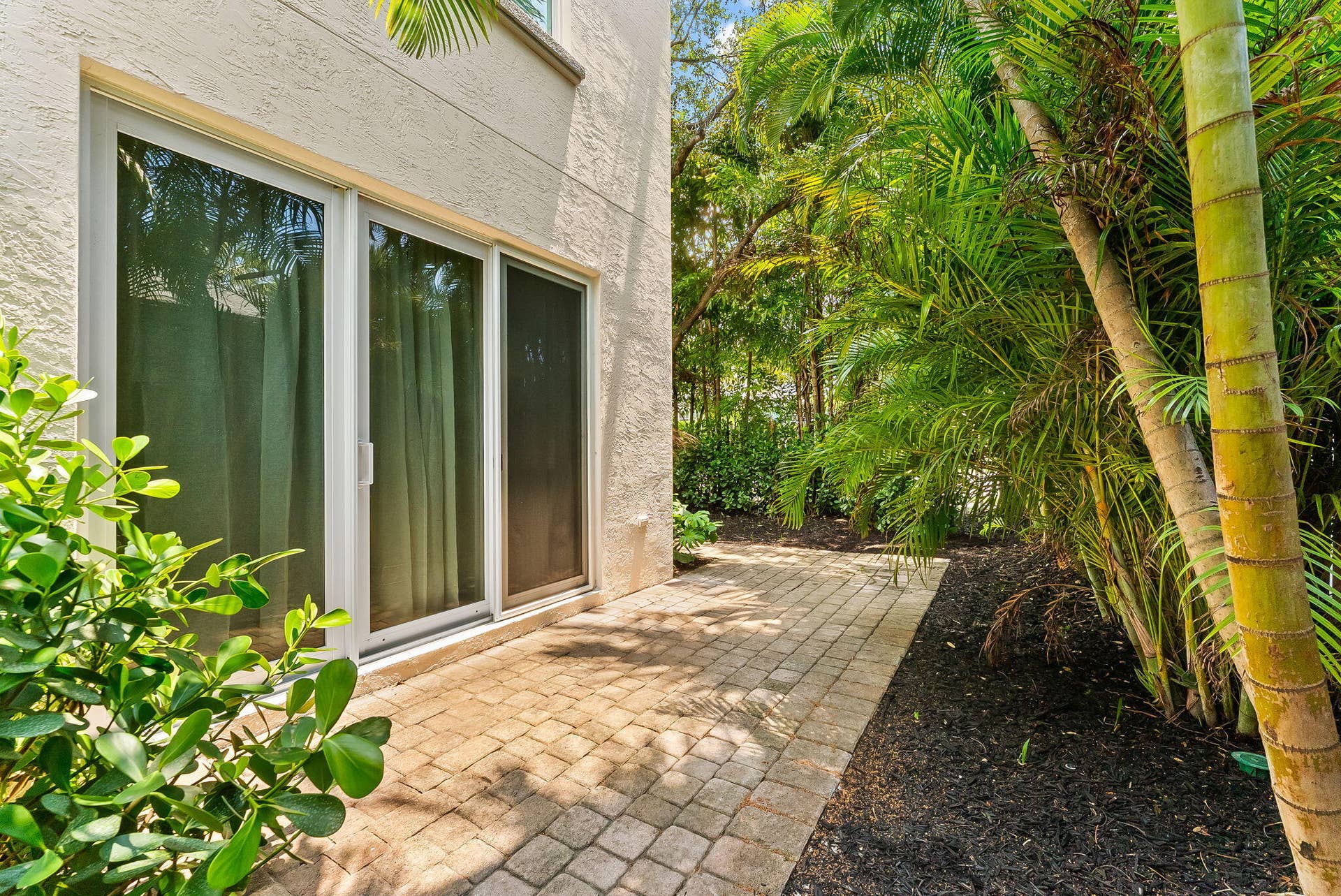 725 SW 4th Avenue, Fort Lauderdale, FL 33315 40-web-or-mls-DSC01436