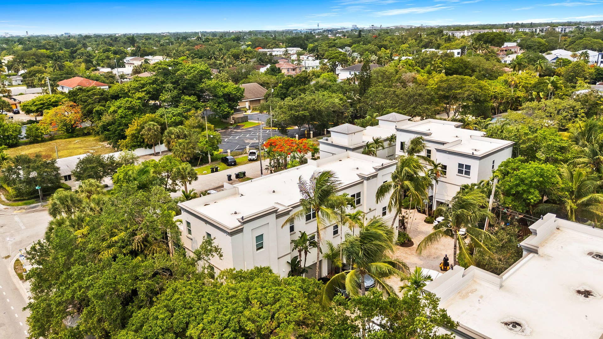 725 SW 4th Avenue, Fort Lauderdale, FL 33315 2-web-or-mls-DJI_20260617113726_0374_D