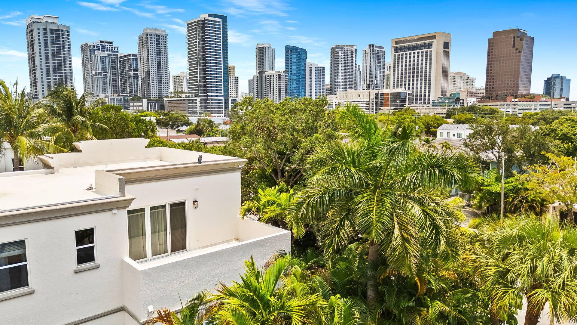 725 SW 4th Avenue, Fort Lauderdale, FL 33315 5-web-or-mls-DJI_20260617123354_0395_D
