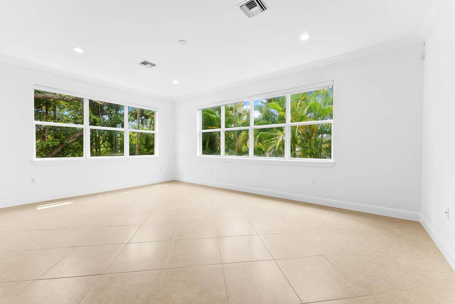 725 SW 4th Avenue, Fort Lauderdale, FL 33315 20-web-or-mls-DSC01340