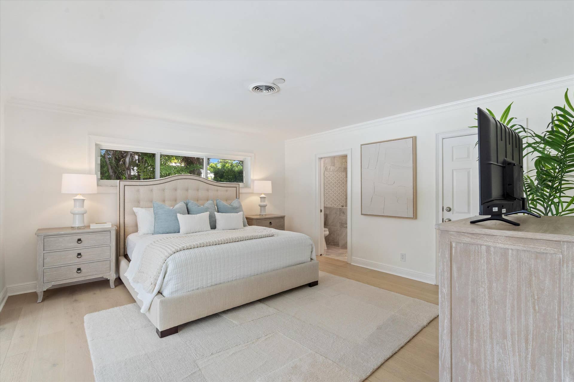 2889 NE 26th Street, Fort Lauderdale, FL 33305 05_beyc6a456ce4da836