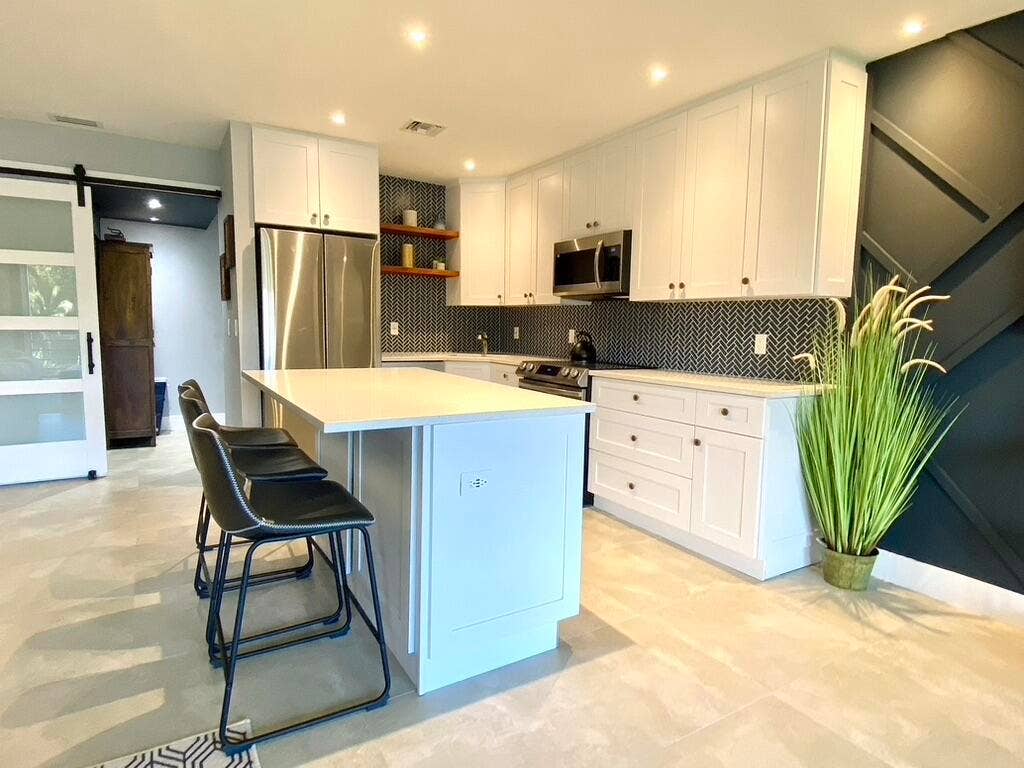 342 Southwind Drive, #205, North Palm Beach, FL 33408 Kitchen Island