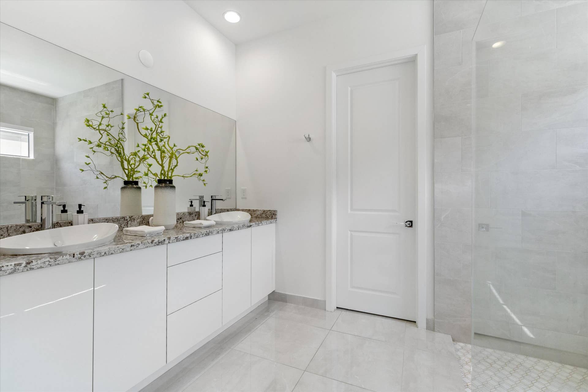 Master Bathroom 1st Floor