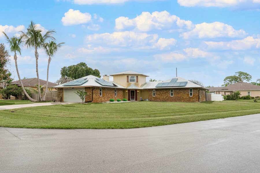 Property photo for 1091 SE Spinnaker Avenue, Port St Lucie, FL
