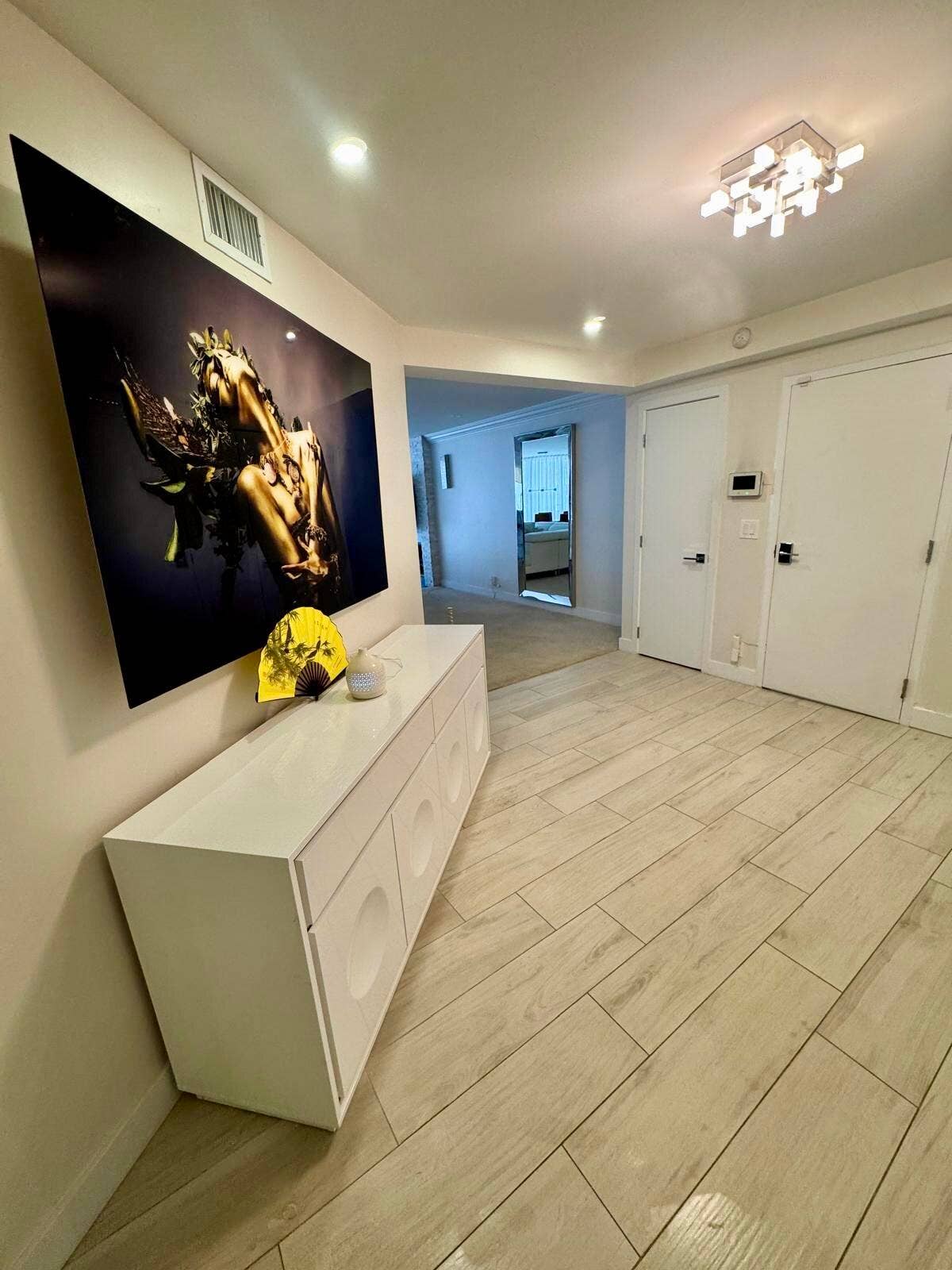 3100 NE 47th Court, #401, Fort Lauderdale, FL 33308 dresser