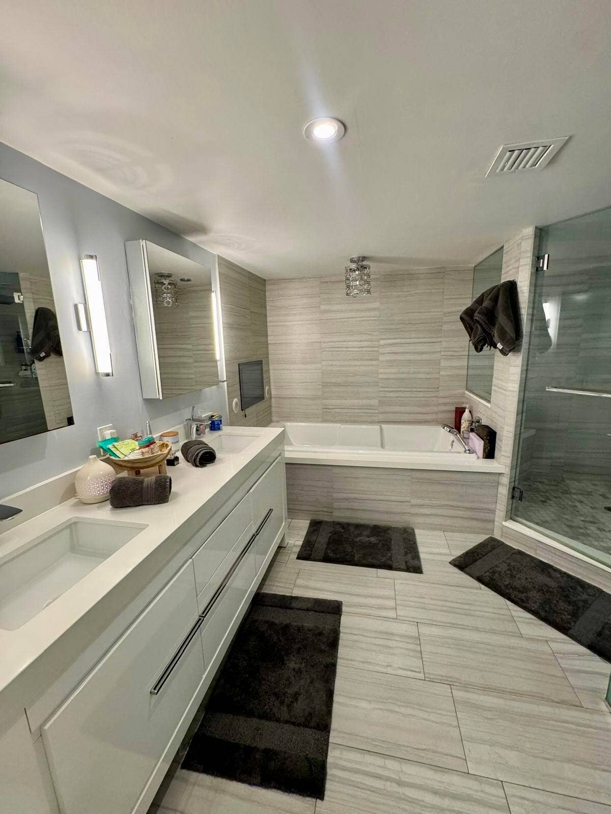3100 NE 47th Court, #401, Fort Lauderdale, FL 33308 bathtub