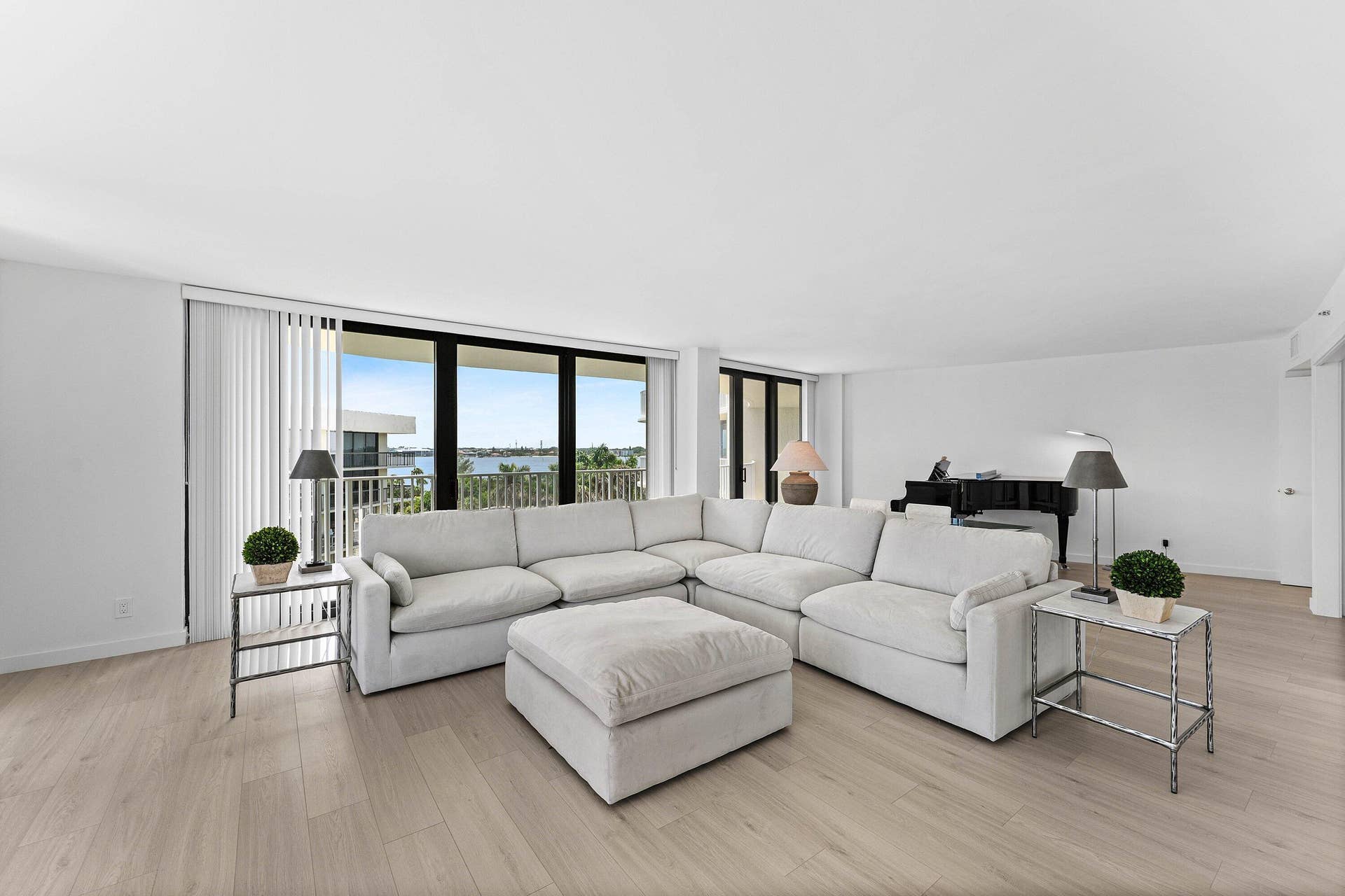 Great room (facing Intracoastal, west)