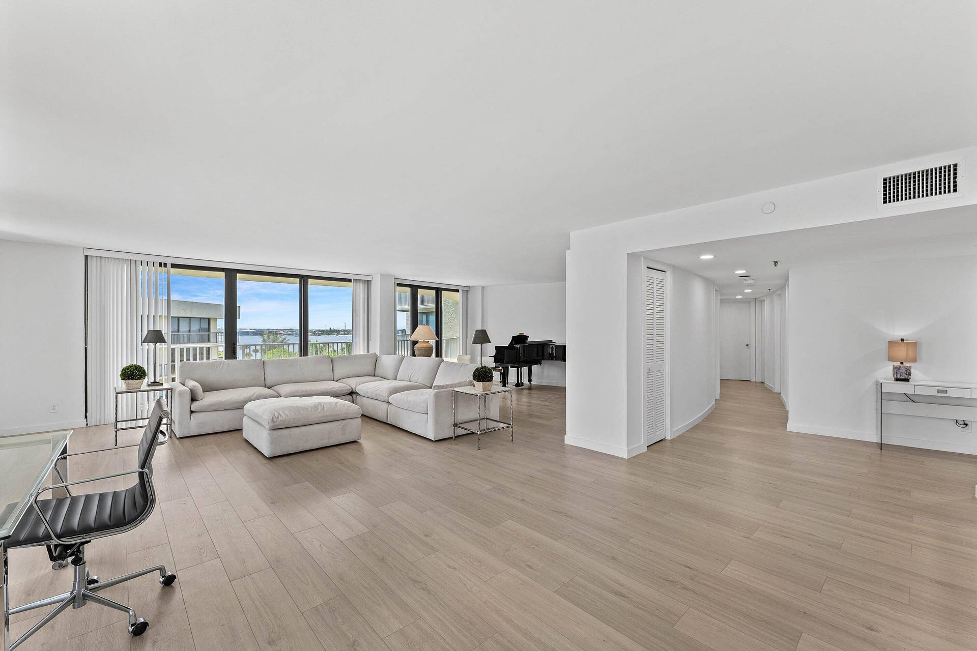 Great room (facing Intracoastal, west)