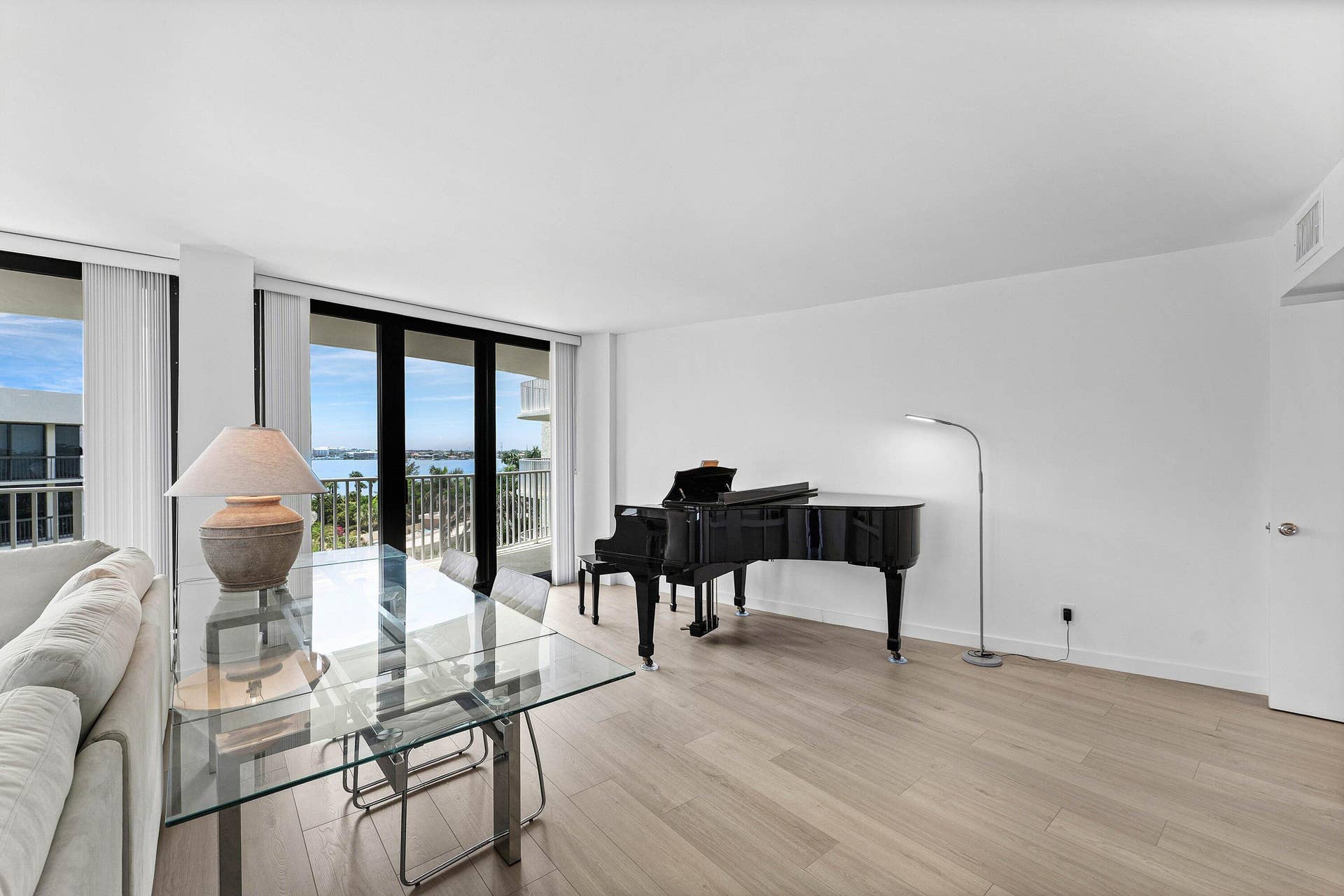 Great room (facing Intracoastal, west)