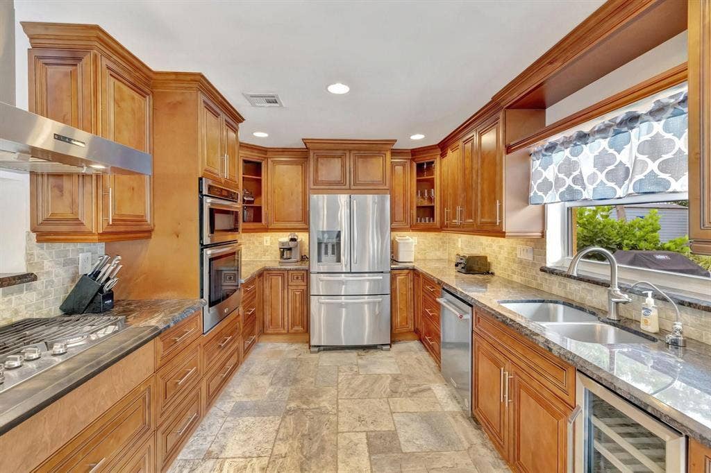 925 NE 25th Avenue, Pompano Beach, FL 33062 p10