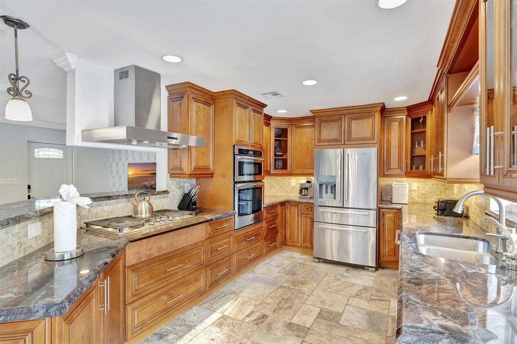 925 NE 25th Avenue, Pompano Beach, FL 33062 p9