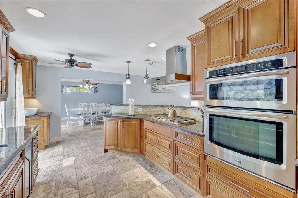 925 NE 25th Avenue, Pompano Beach, FL 33062 p11