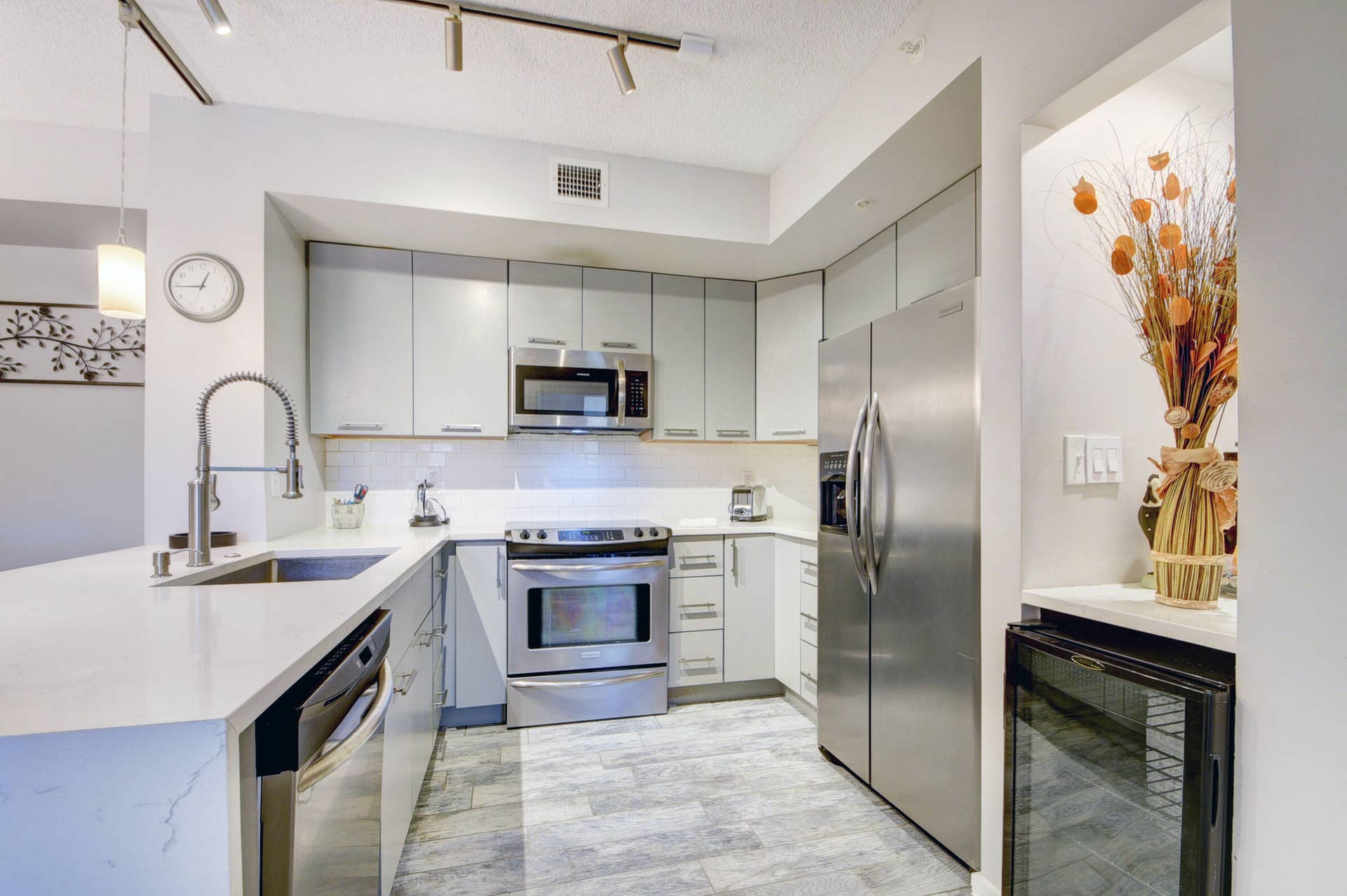 720 S Sapodilla Avenue, #208, West Palm Beach, FL 33401 05_apartment (5)