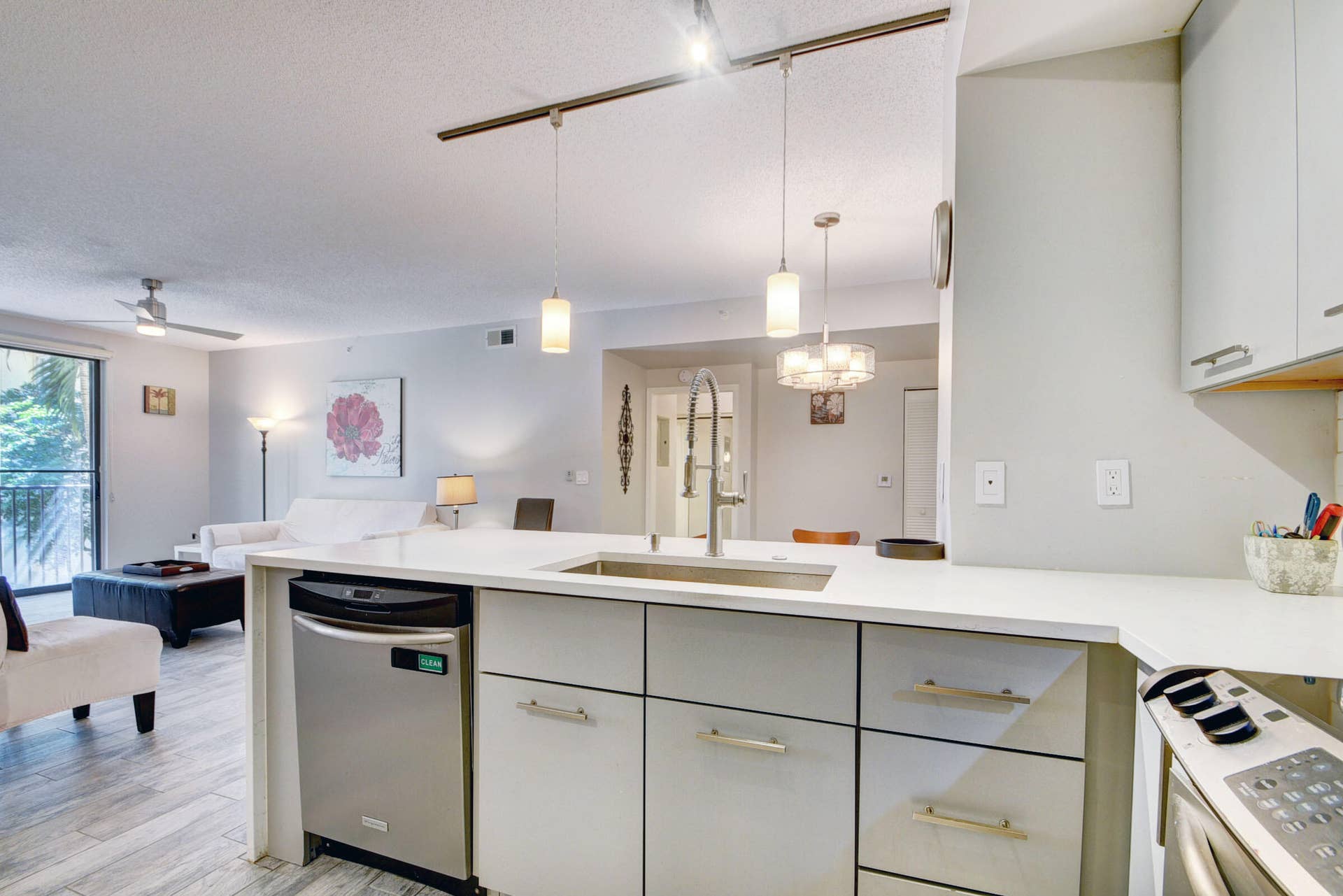 720 S Sapodilla Avenue, #208, West Palm Beach, FL 33401 07_apartment (7)