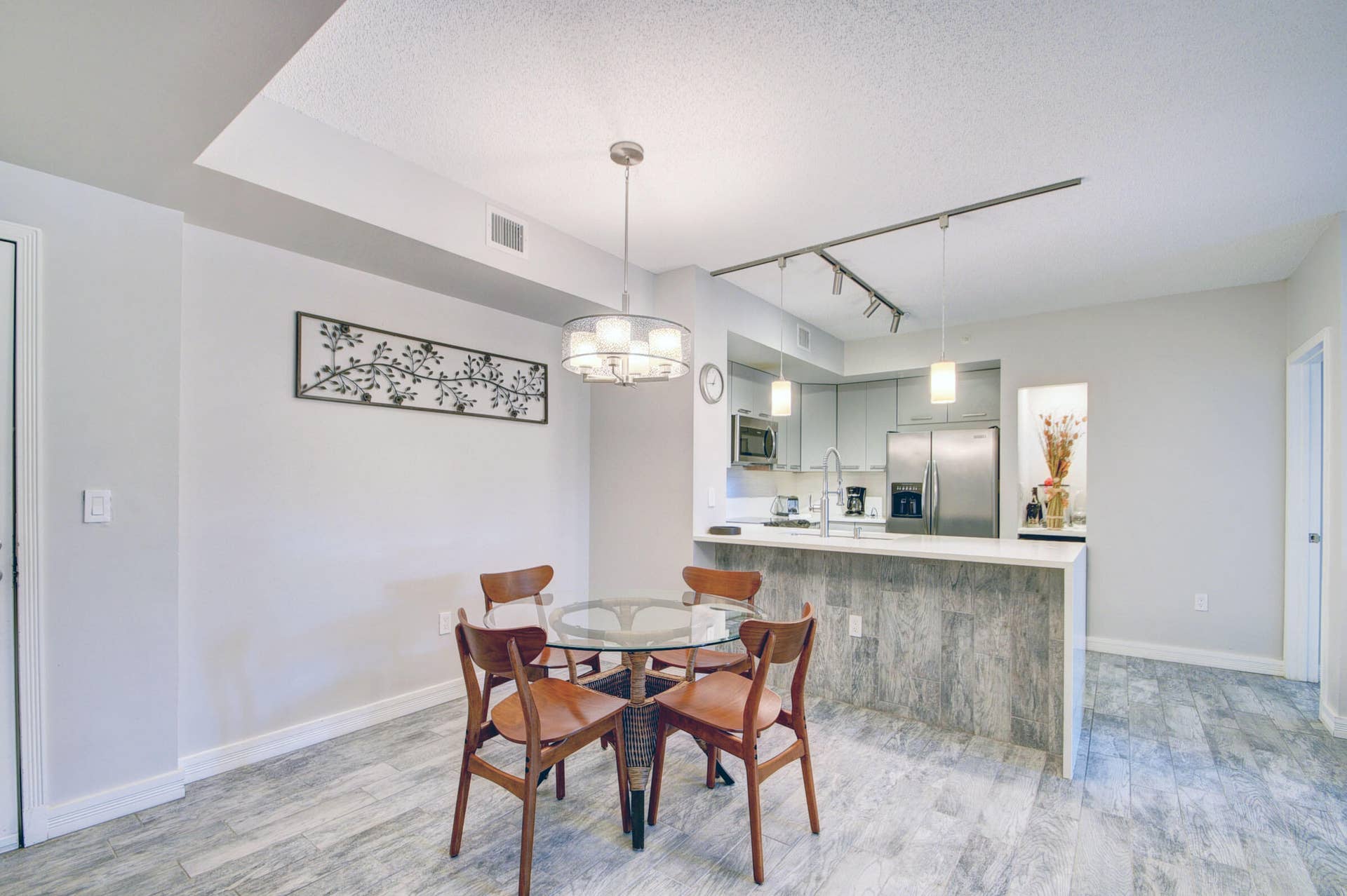 720 S Sapodilla Avenue, #208, West Palm Beach, FL 33401 03_apartment (3)