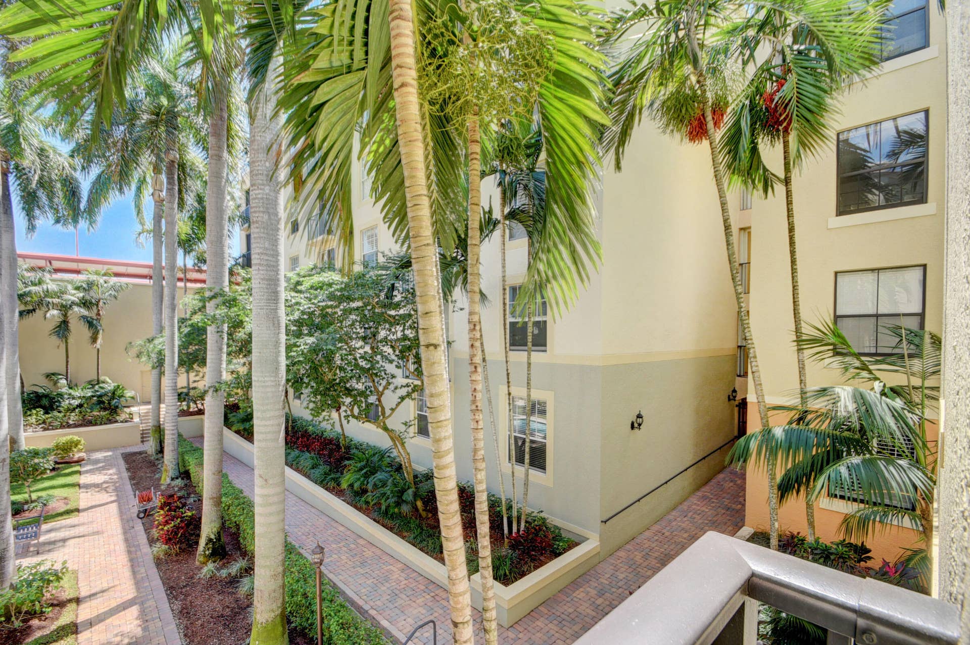 720 S Sapodilla Avenue, #208, West Palm Beach, FL 33401 14_apartment (14)