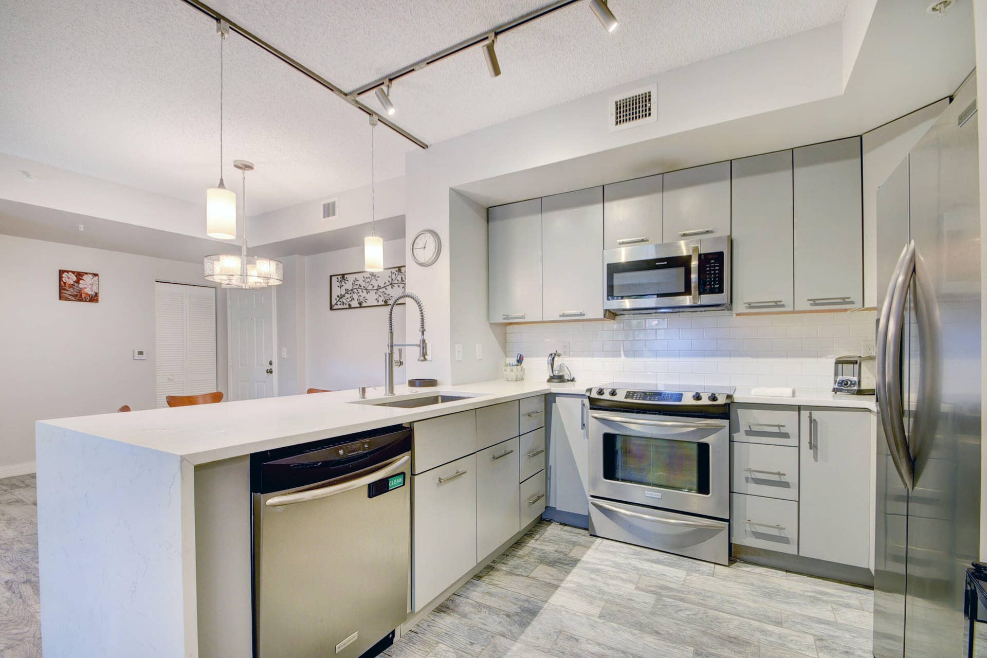 720 S Sapodilla Avenue, #208, West Palm Beach, FL 33401 06_apartment (6)