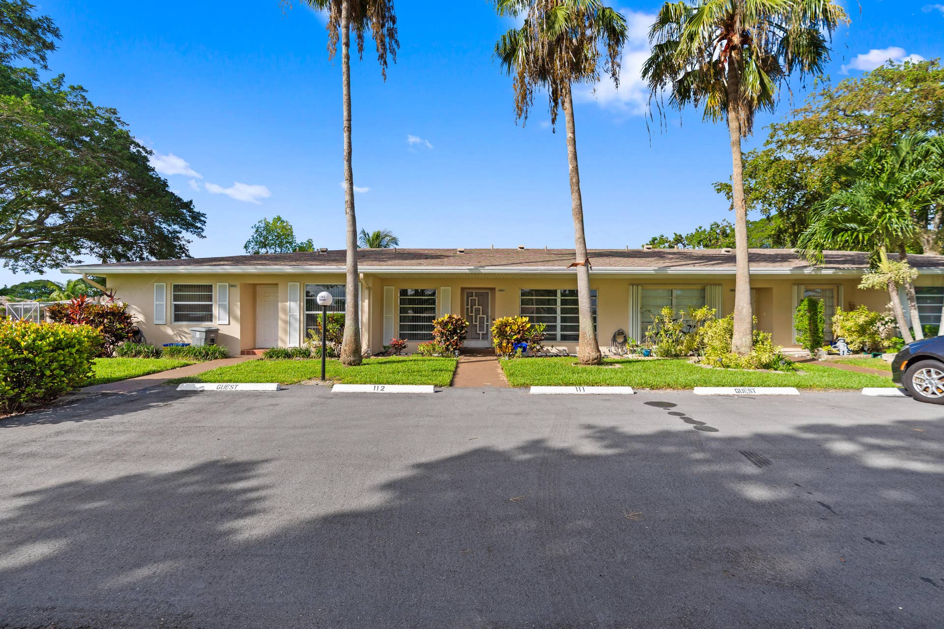 8666 Bella Vista Drive, #111, Boca Raton, FL 33433 Welcome home to 8666 Bella Vista Dr. in Boca Lakes