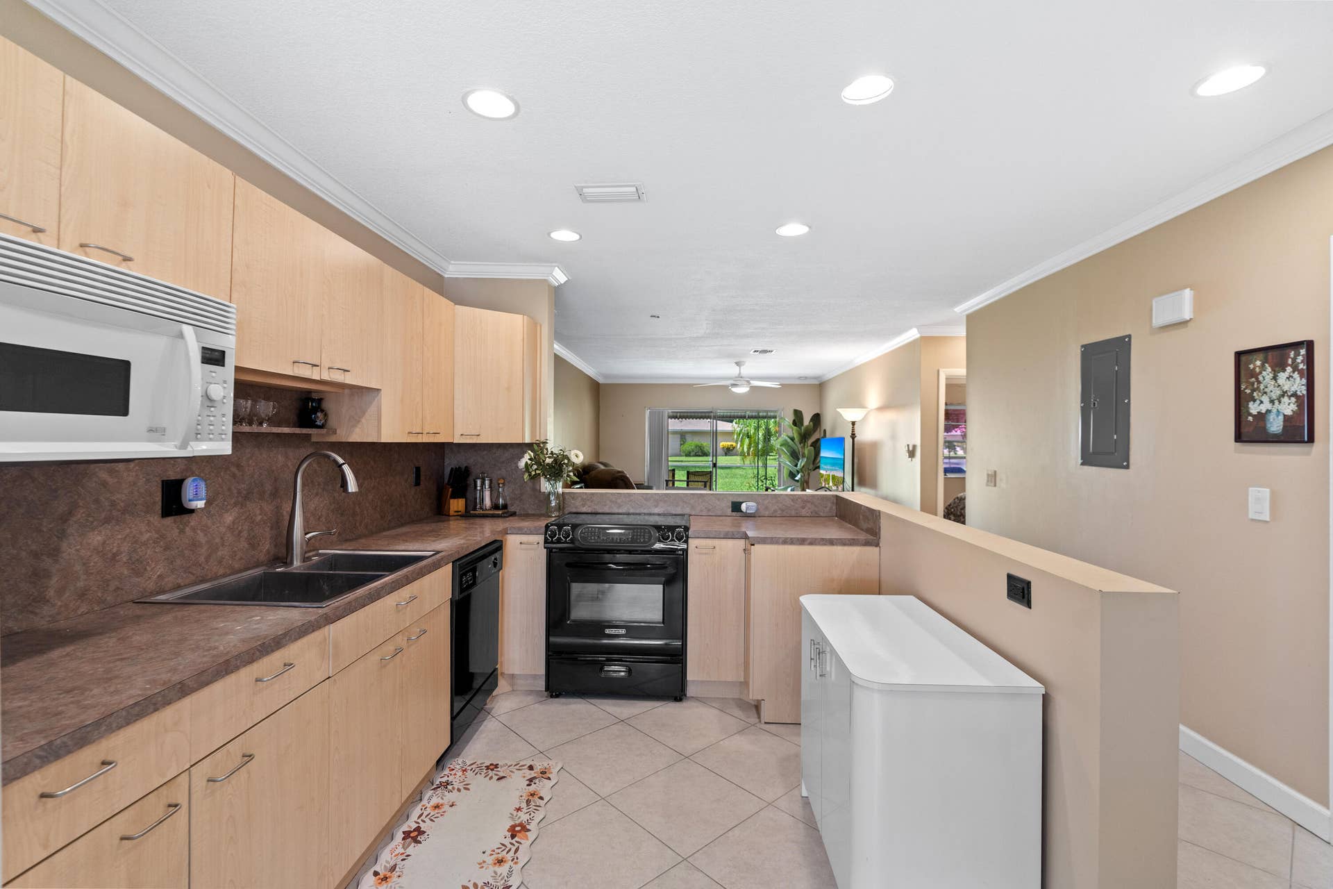8666 Bella Vista Drive, #111, Boca Raton, FL 33433 Open Kitchen