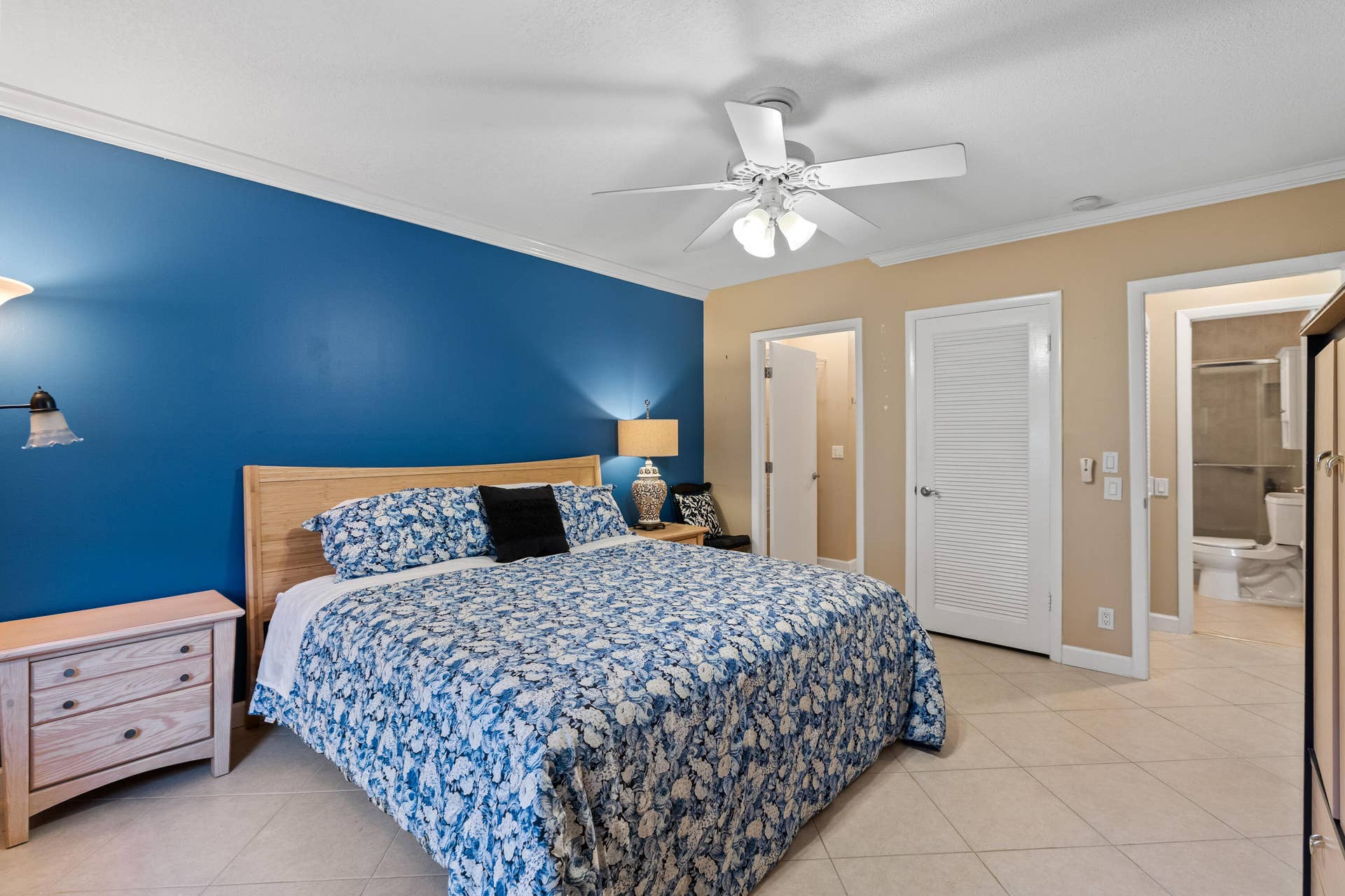8666 Bella Vista Drive, #111, Boca Raton, FL 33433 Primary bedroom
