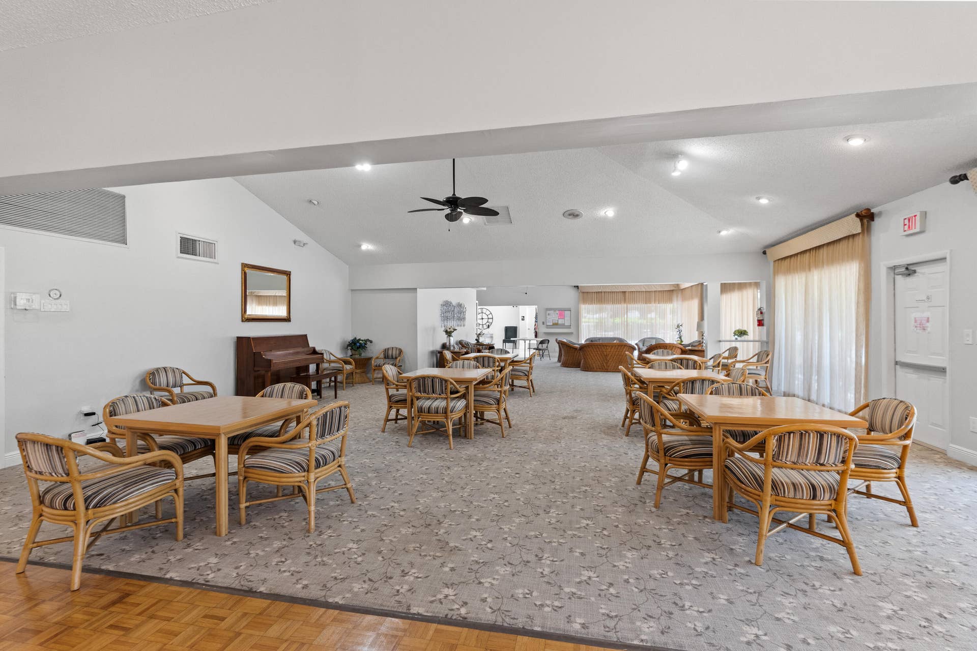 8666 Bella Vista Drive, #111, Boca Raton, FL 33433 Community Lounge Space