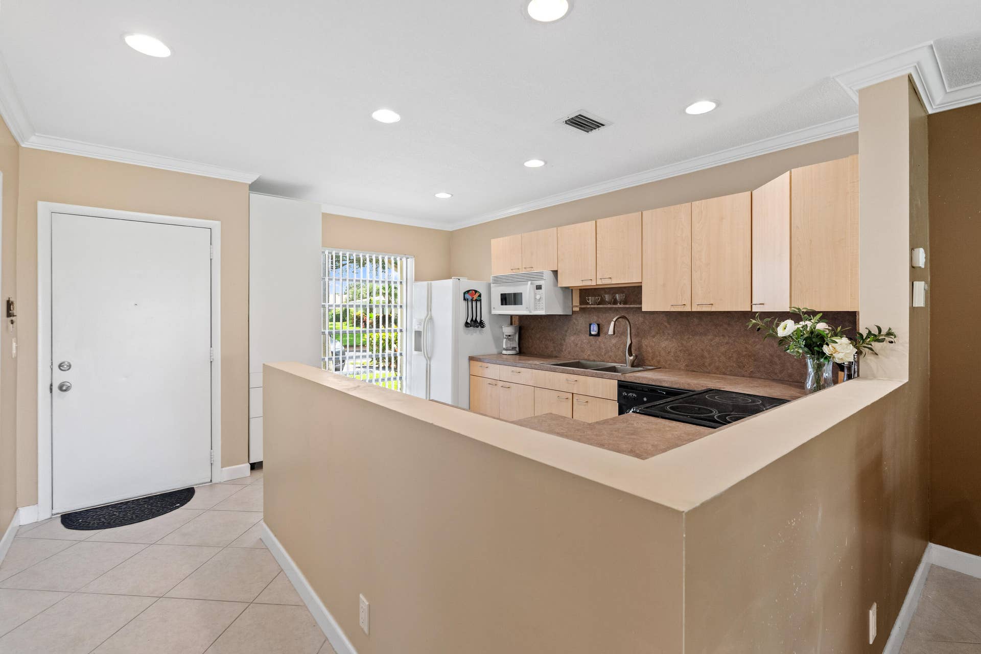 8666 Bella Vista Drive, #111, Boca Raton, FL 33433 Entry into open kitchen