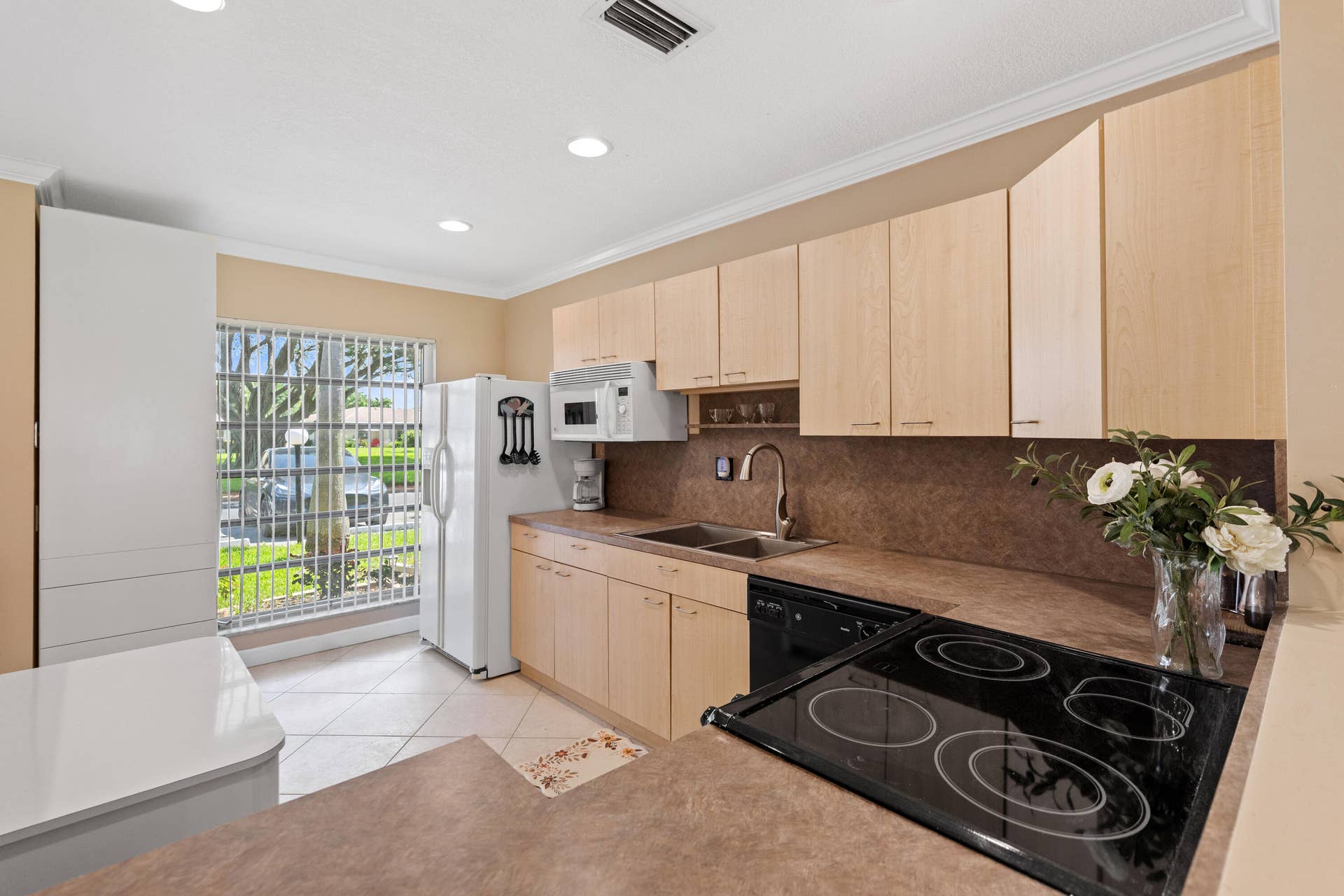 8666 Bella Vista Drive, #111, Boca Raton, FL 33433 Open Kitchen
