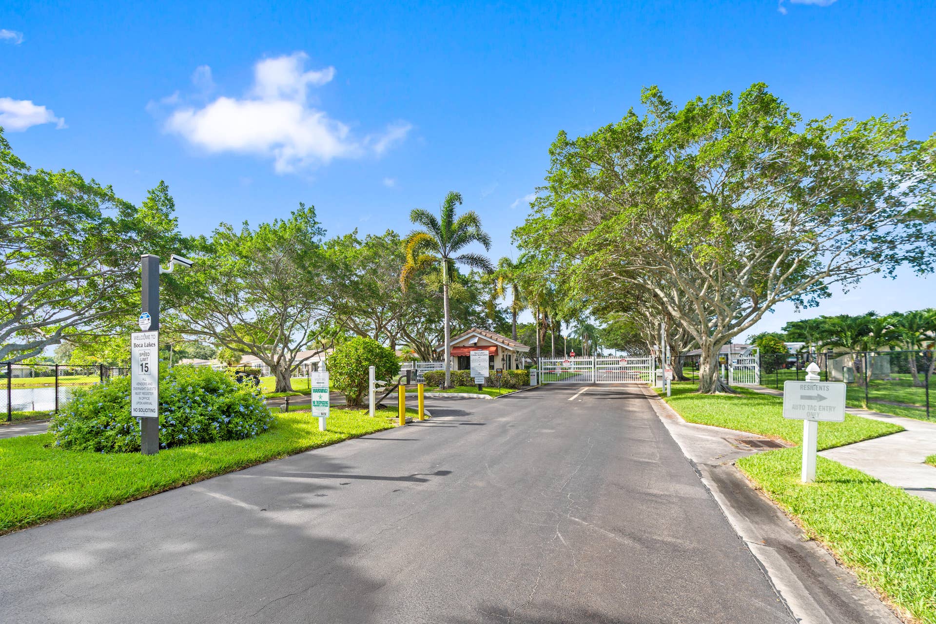 8666 Bella Vista Drive, #111, Boca Raton, FL 33433 Lush green manicured community