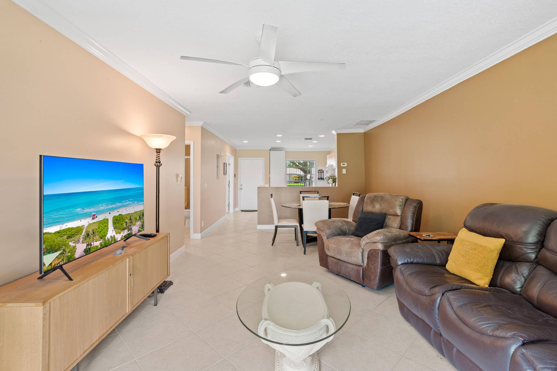 8666 Bella Vista Drive, #111, Boca Raton, FL 33433 Living space