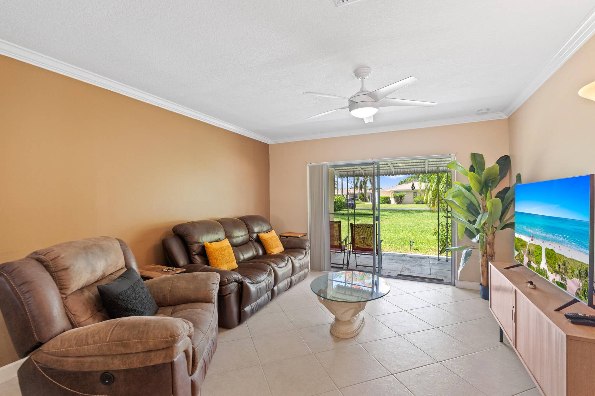 8666 Bella Vista Drive, #111, Boca Raton, FL 33433 Living space