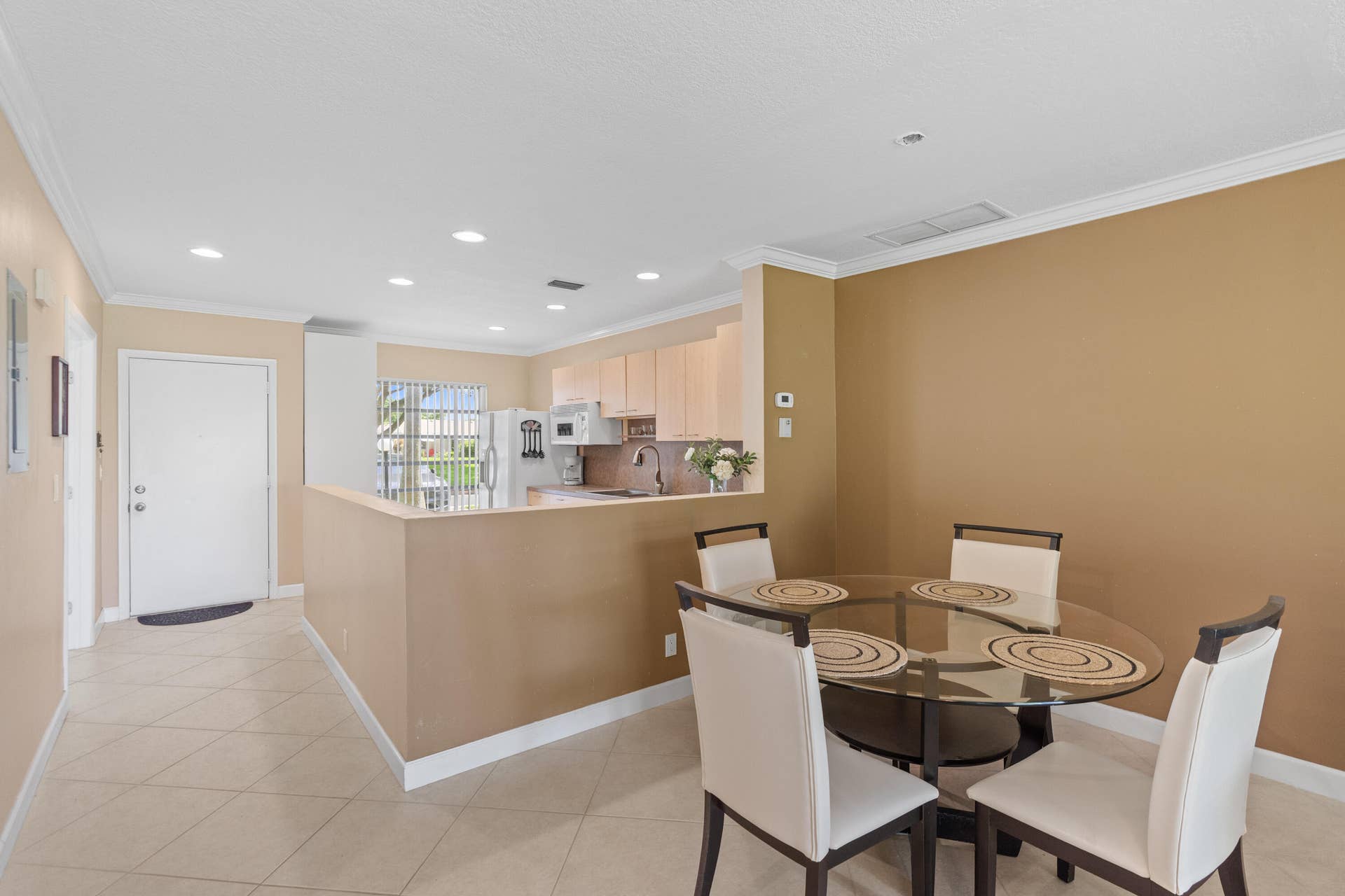 8666 Bella Vista Drive, #111, Boca Raton, FL 33433 Dining