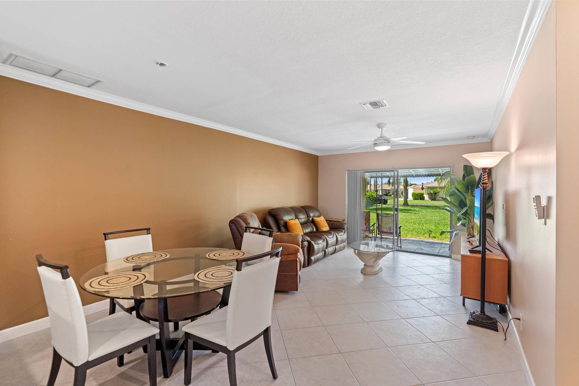 8666 Bella Vista Drive, #111, Boca Raton, FL 33433 Living space