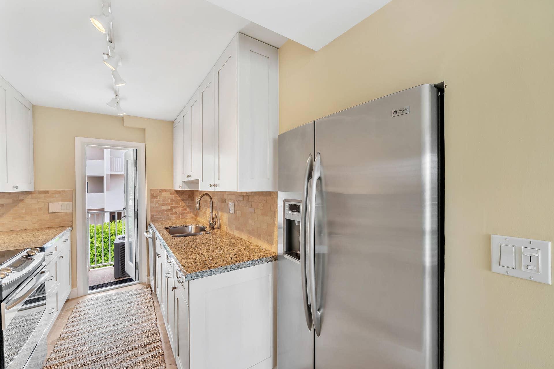 1221 Hillsboro Mile, #42b, Hillsboro Beach, FL 33062 17 Kitchen (5)