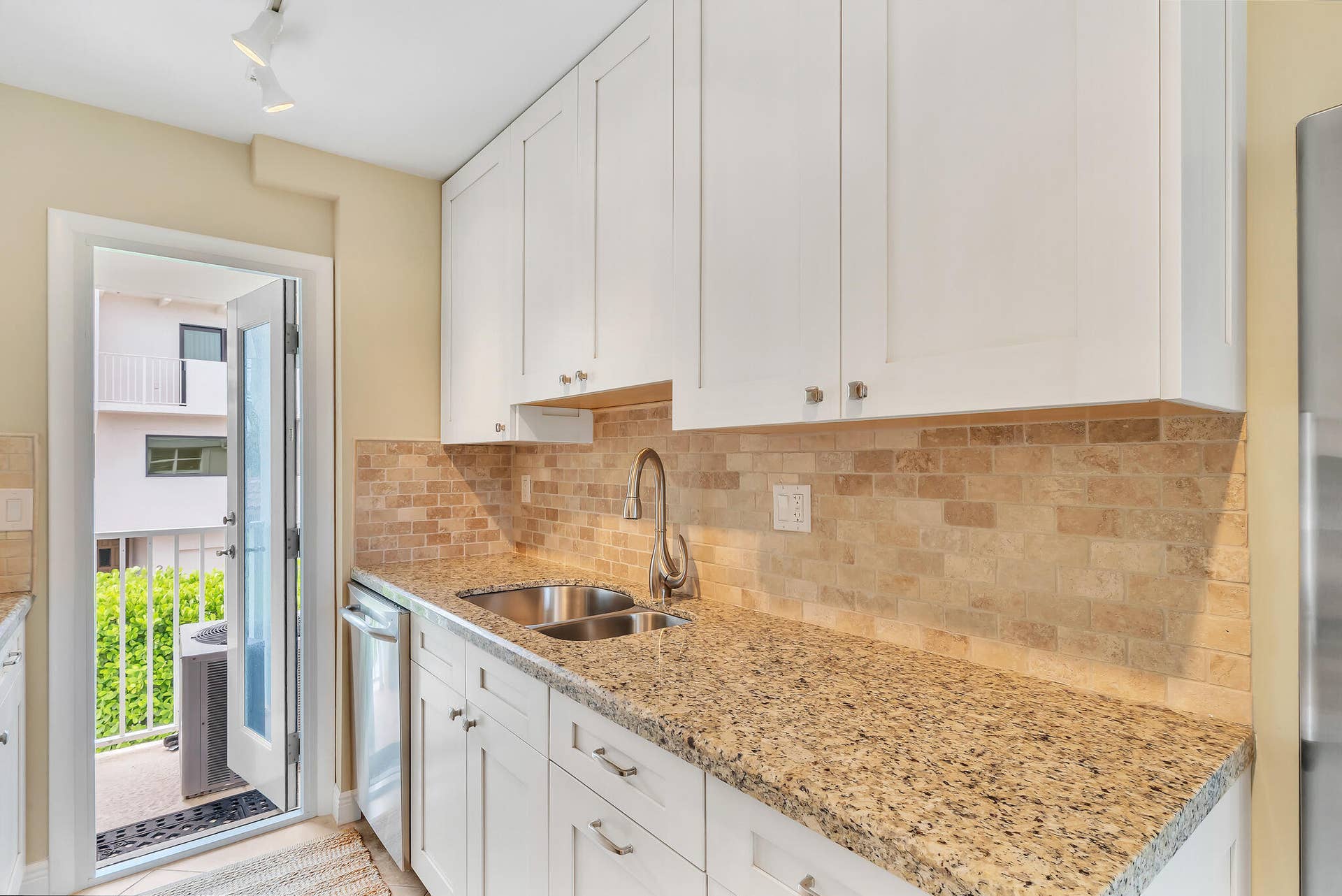 1221 Hillsboro Mile, #42b, Hillsboro Beach, FL 33062 17 Kitchen (6)