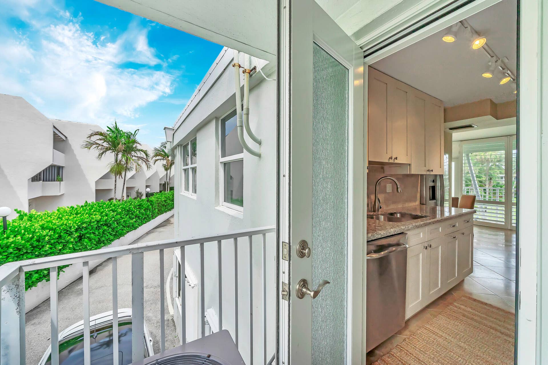 1221 Hillsboro Mile, #42b, Hillsboro Beach, FL 33062 20 Kitchen (6)